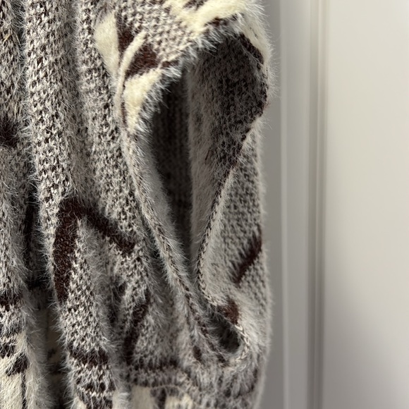 GeeGee Geometric Cardigan - Picture 4 of 5